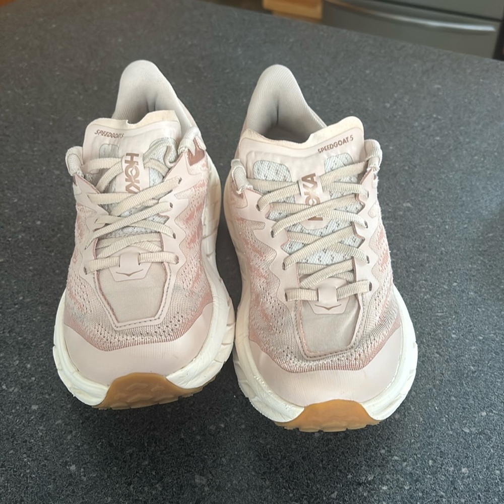 Hoka 
Speddgoat 5
Size 8.5